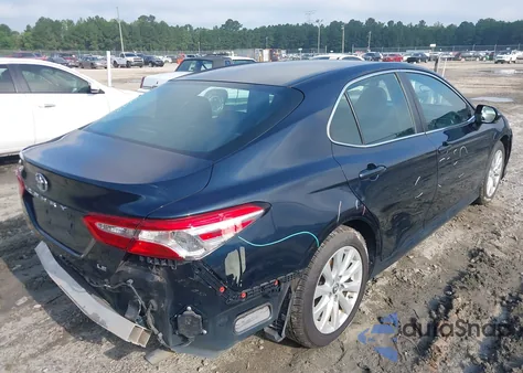 2018 Toyota Camry Le z USA, uszkodzony, nr VIN 4T1B11HK9JU503534